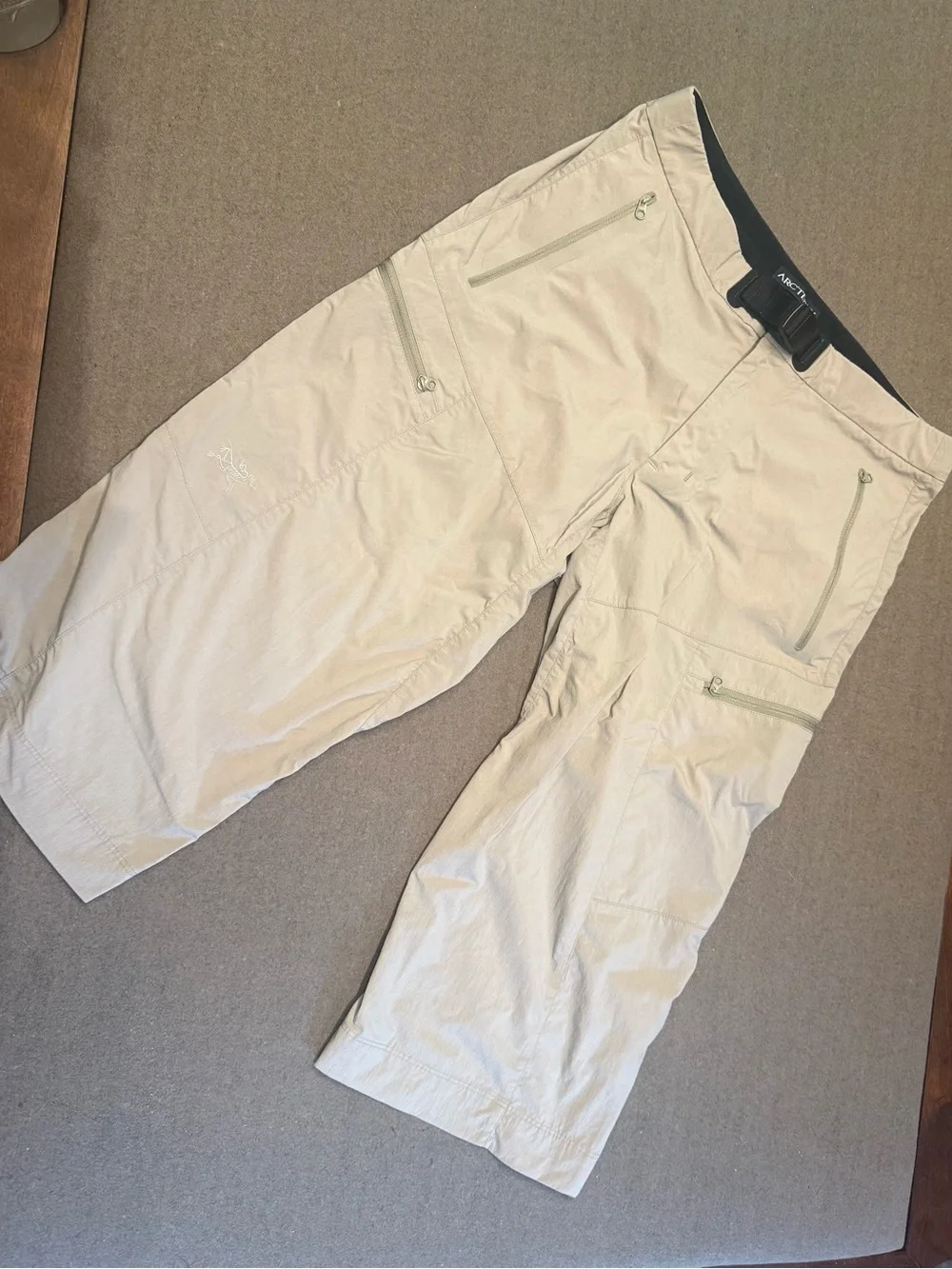 Men's knee length cargo shorts